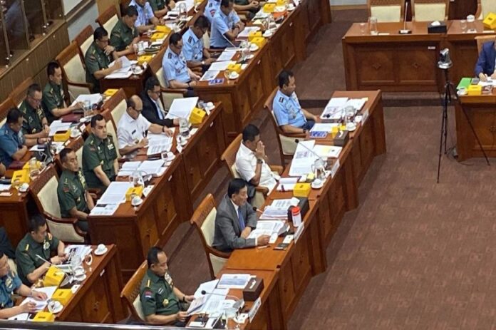 panglima-tni-34-prajurit-aktif-dan-purnawirawan-jadi-cakada-di-pilkada-2024-rgj.jpg