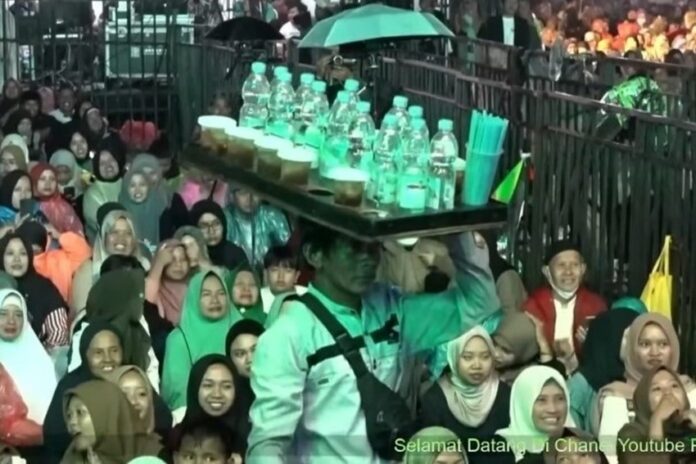 penjual-es-yang-dihina-gus-miftah-akan-diberangkatkan-umrah-suf.jpg