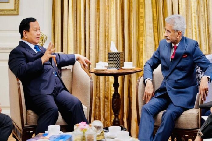 momen-prabowo-terima-kunjungan-kehormatan-menlu-india-di-new-delhi-ikz.jpg