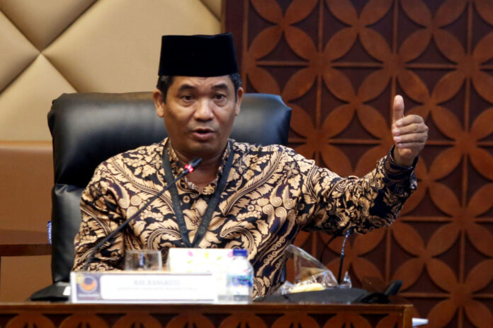 direktur-lingkar-madani-lima-ray-rangkuti-menjadi-pembicara-7o1p.jpg