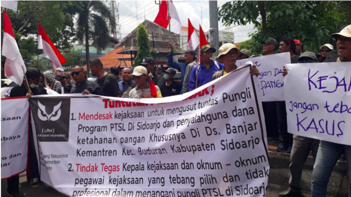 puluhan-warga-desa-banjarkemantren-kecamatan-buduran-melakuk-sa0l.jpg