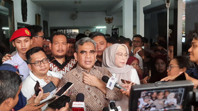 sekjen-gerindra-ahmad-muzani-saat-menanggapi-soal-isu-partai-pmoe.jpg