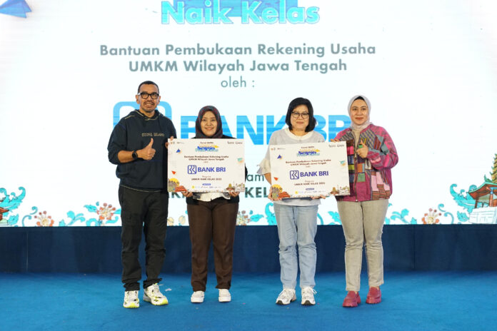 staf-khusus-menteri-bumn-arya-sinulingga-kiri-saat-hadir-pad-ouyw.jpg